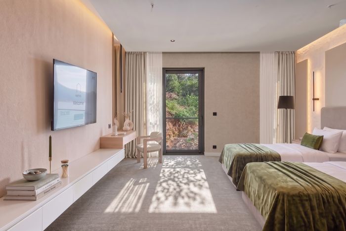 Land-view bathroom