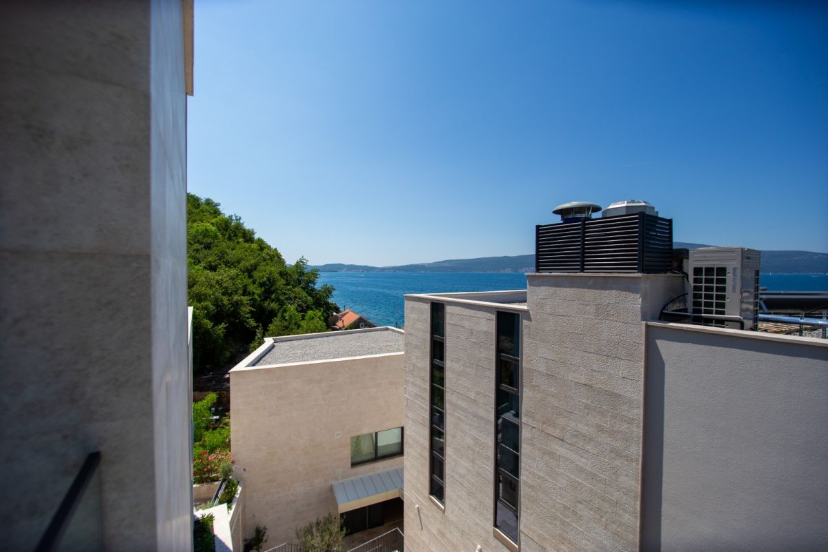 Standard Room Side Sea View — 18