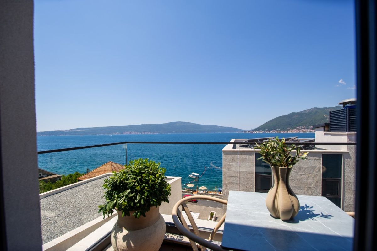 Standard Room Side Sea View — 15