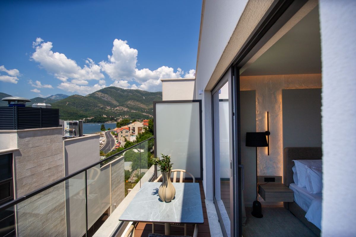 Standard Room Side Sea View — 17