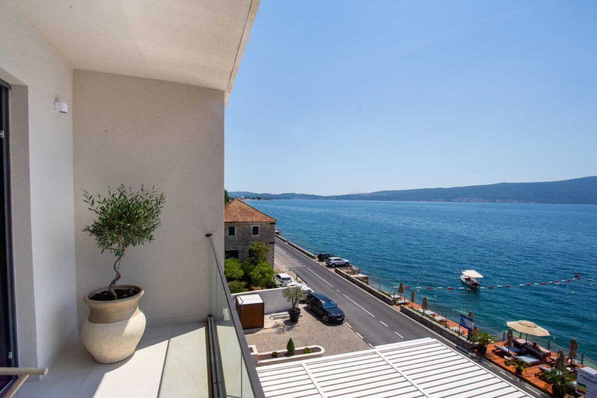 Deluxe Room Sea View — 13
