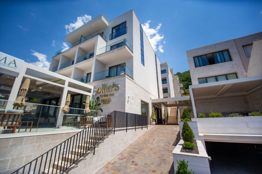 Ollie's Hotel by the Sea